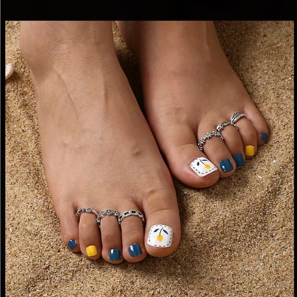 Boho Style Set of 6 Silver Toe Rings - Picture 6 of 7